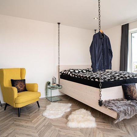 Zeppelin Studio With An Industrial View - Brno Exterior foto